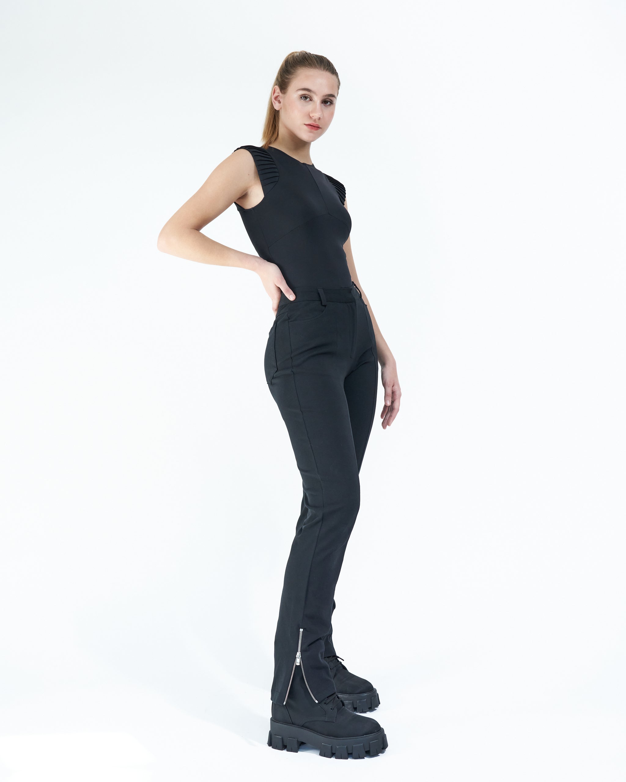 美品 kaja パンツ 2 UTILITY TROUSERS ブラックOVY - メルカリ